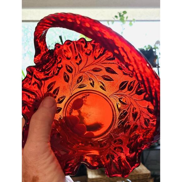 Vtg Fenton Amberina Red Ruffled 1983 Twisted Handle Ruffled Texture Leaf Pattern - Picture 2 of 9
